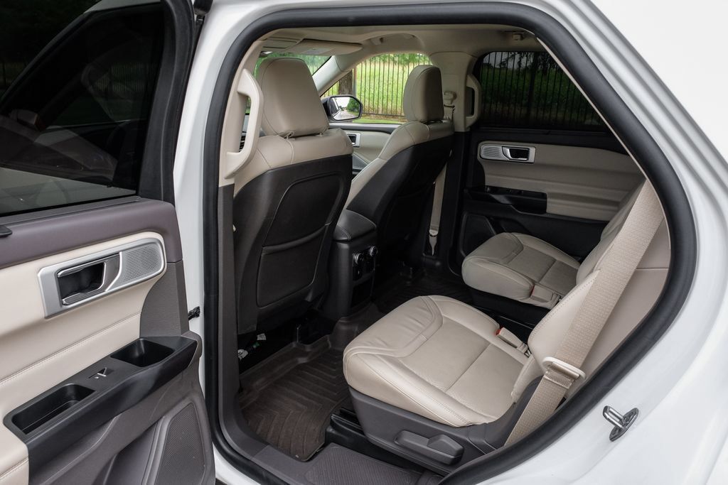 Used 2020 Ford Explorer Platinum w/ Premium Technology Package AWD/4WD image 45