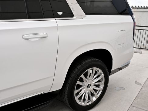 Used 2022 Cadillac Escalade ESV Luxury AWD/4WD image 40