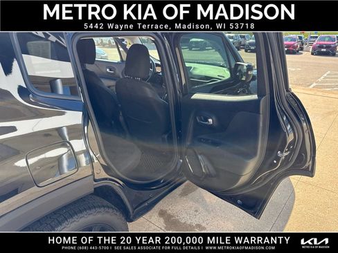 Used 2017 Jeep Renegade Altitude AWD/4WD image 32