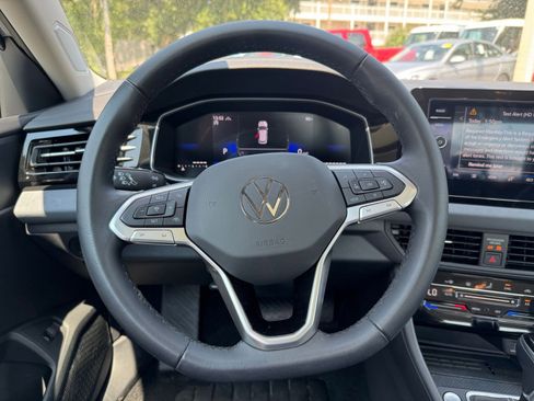 Used 2025 Volkswagen Jetta SE image 27