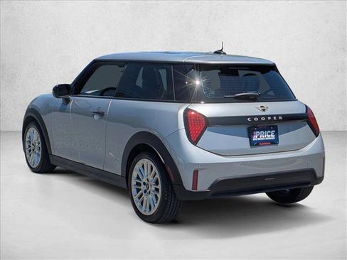 Used 2025 MINI Cooper 2-Door Hardtop FWD image 8