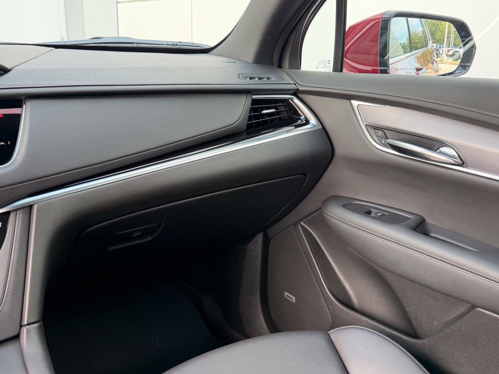 Used 2025 Cadillac XT6 Luxury FWD image 23