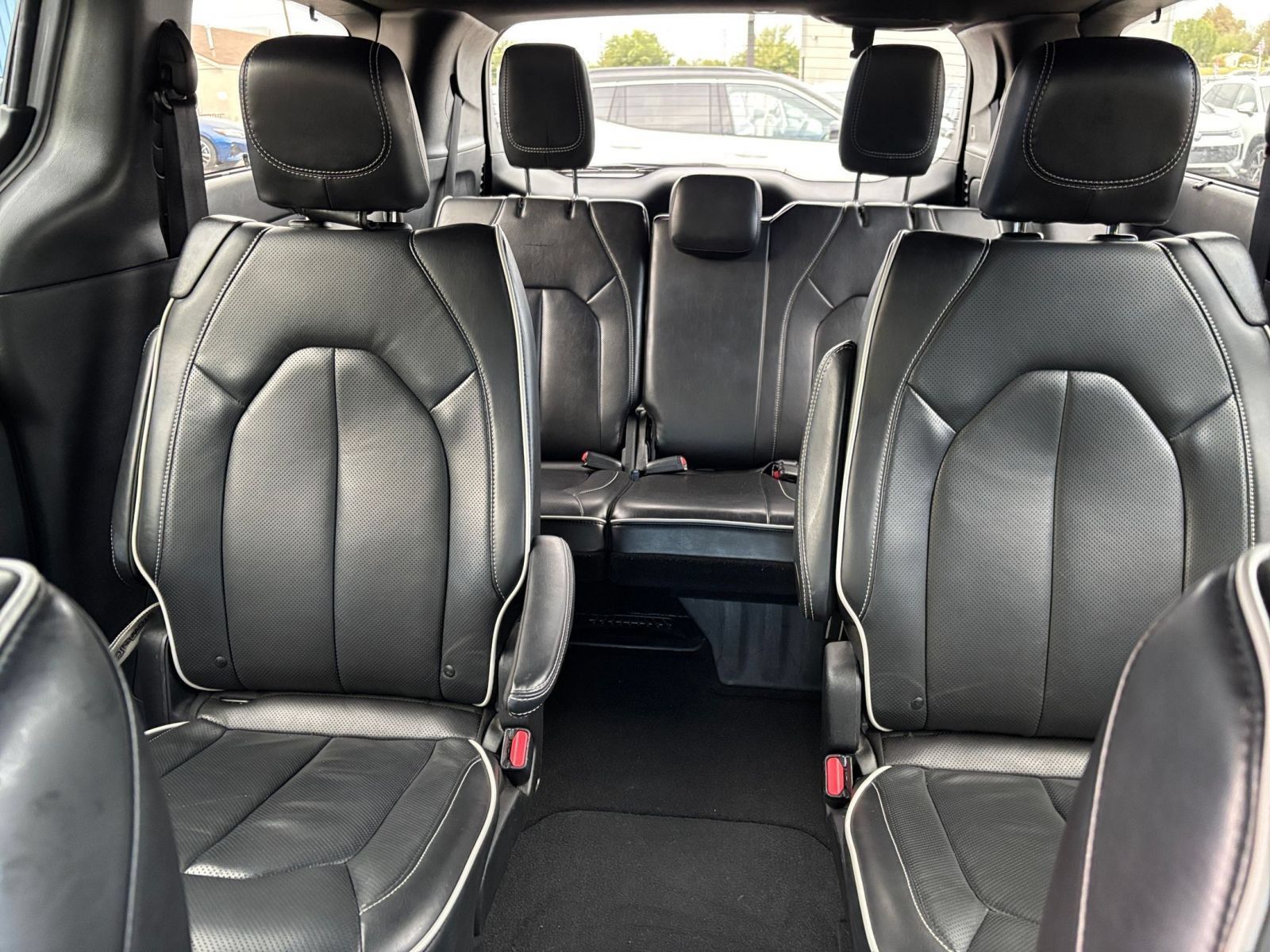 Used 2025 Chrysler Pacifica Limited FWD image 42
