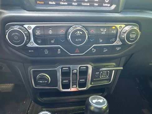 Used 2021 Jeep Wrangler Unlimited Sahara AWD/4WD image 21