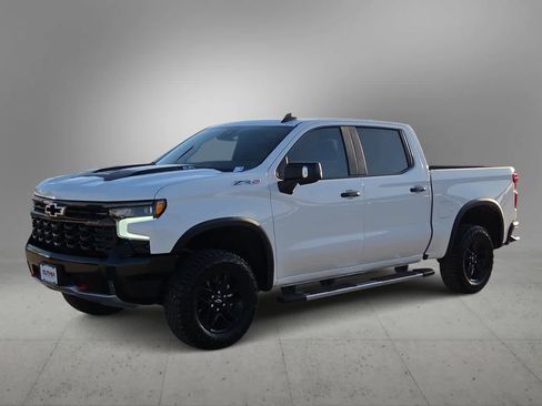 Used 2023 Chevrolet Silverado 1500 ZR2 w/ Technology Package AWD/4WD image 4