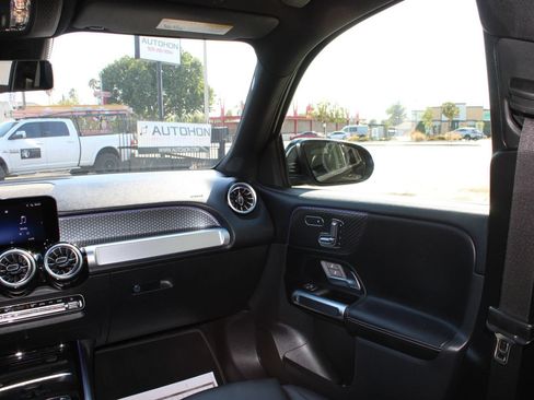 Used 2025 Mercedes-Benz GLB 250 4MATIC image 29
