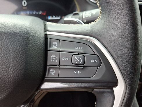 Certified 2022 Jeep Grand Cherokee L Laredo image 22