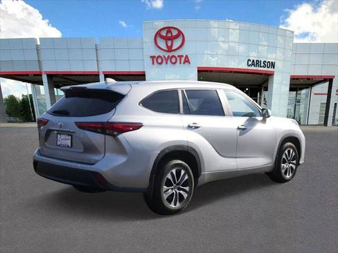 Certified 2023 Toyota Highlander XLE image 5