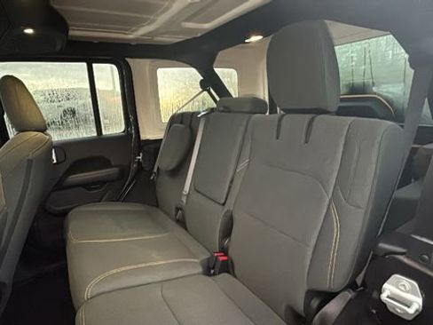 Used 2025 Jeep Wrangler Unlimited Sahara w/ Safety Group AWD/4WD image 31