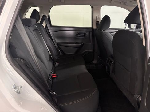 Used 2024 Nissan Rogue S image 38