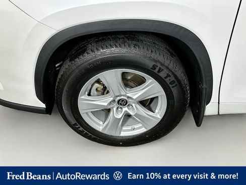 Used 2023 Toyota Highlander LE AWD/4WD image 22