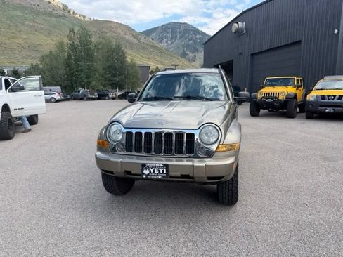 Used 2006 Jeep Liberty Limited w/ Trailer Tow Group AWD/4WD image 4