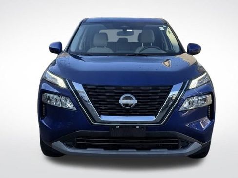 Used 2023 Nissan Rogue SV image 3