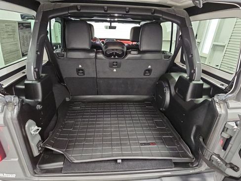 Used 2021 Jeep Wrangler Unlimited Rubicon AWD/4WD image 36