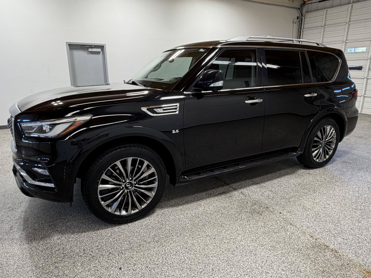 Used 2019 INFINITI QX80 Luxe w/ 22" Wheel Package RWD image 2