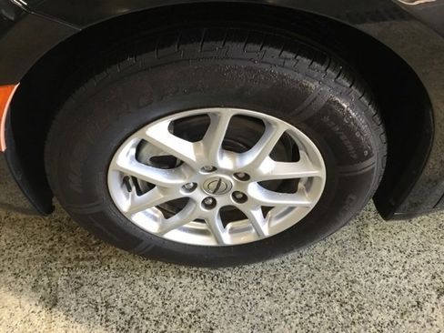 Used 2022 Chrysler Pacifica Touring-L image 11