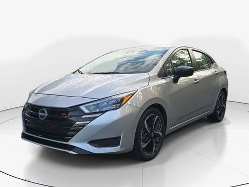 Used 2024 Nissan Versa SR FWD image 10