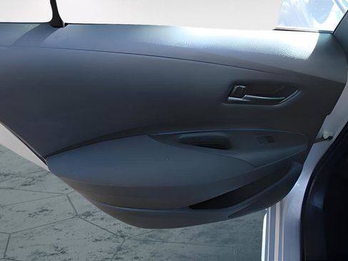 Used 2025 Toyota Corolla LE image 31