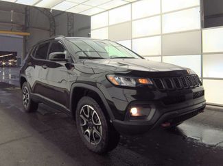 Used 2025 Jeep Compass Trailhawk w/ Sun & Sound Group video 1