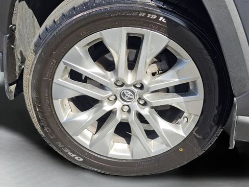 Used 2019 Toyota RAV4 XLE Premium w/ Cold Weather Package AWD/4WD image 18