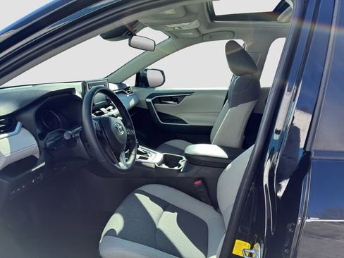 Used 2019 Toyota RAV4 XLE w/ Convenience Package image 4