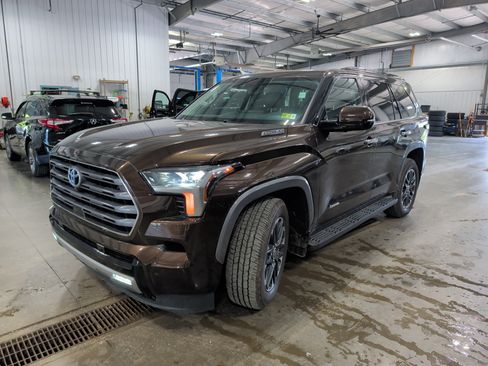 Used 2023 Toyota Sequoia Limited AWD/4WD image 6