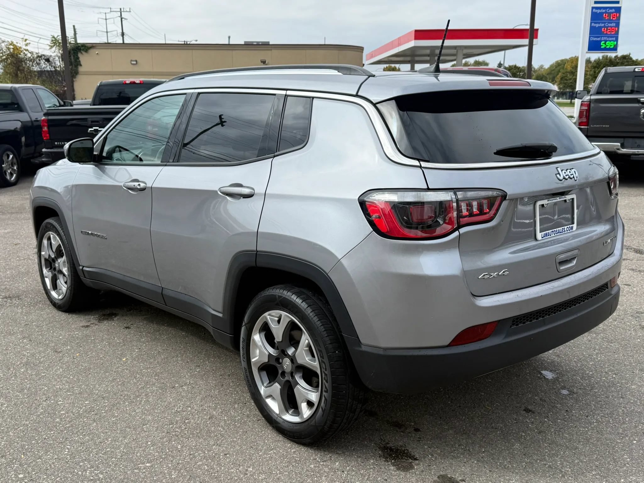 Used 2017 Jeep Compass Limited AWD/4WD image 7