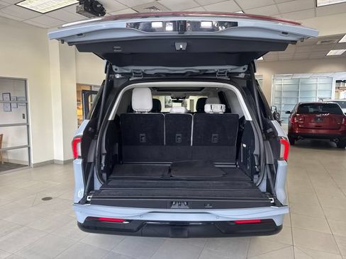 Used 2025 Lincoln Navigator Reserve AWD/4WD image 10