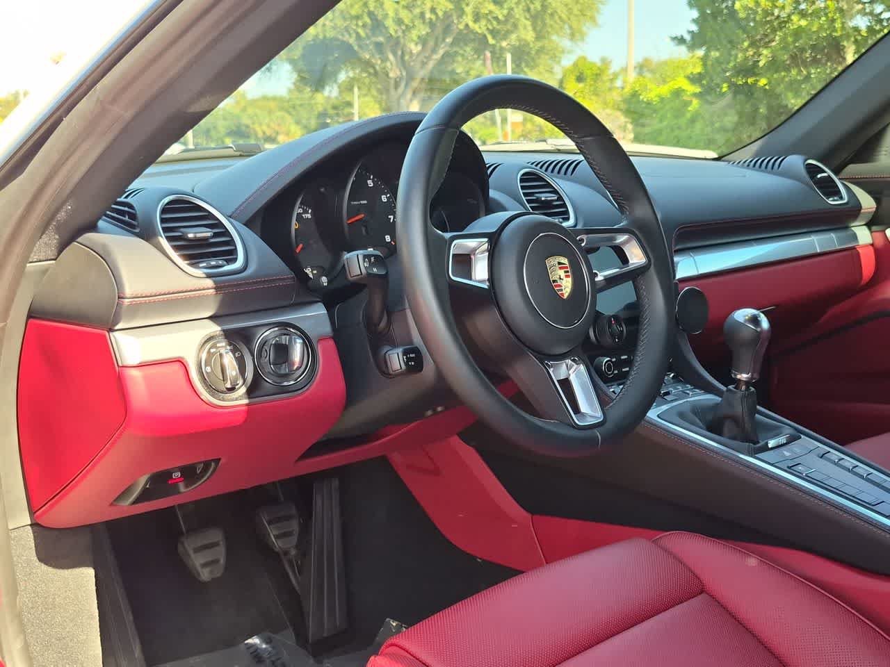 Used 2025 Porsche 718 Cayman RWD image 10