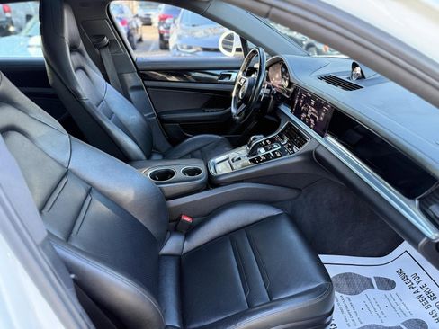 Used 2021 Porsche Panamera image 24