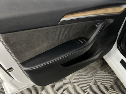 Used 2023 Tesla Model 3 Performance image 25