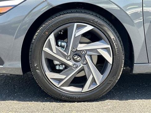 Certified 2025 Hyundai Elantra Sport image 26
