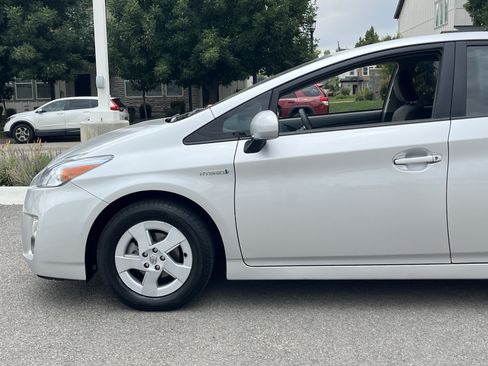 Used 2011 Toyota Prius Three FWD image 2