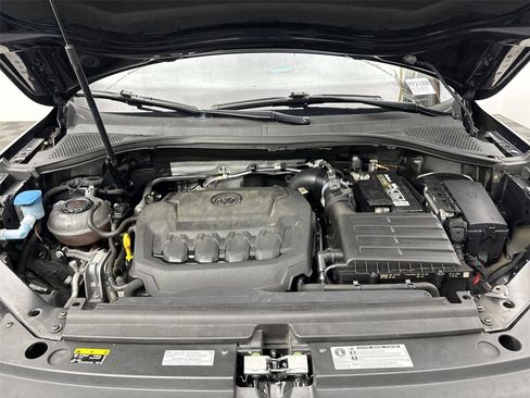 Used 2020 Volkswagen Tiguan SE image 20
