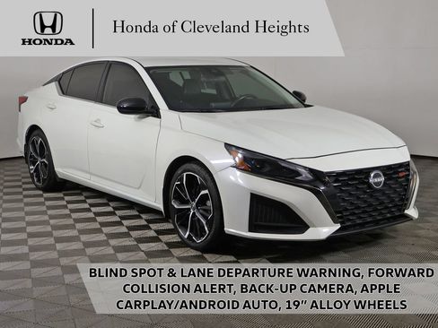 Used 2023 Nissan Altima 2.5 SR FWD image 1