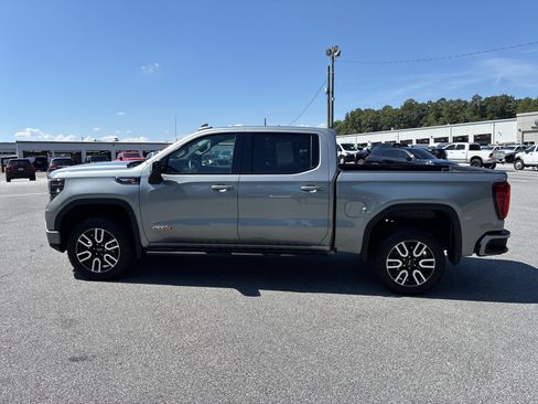 Used 2025 GMC Sierra 1500 AT4 w/ AT4 Premium Package AWD/4WD image 4