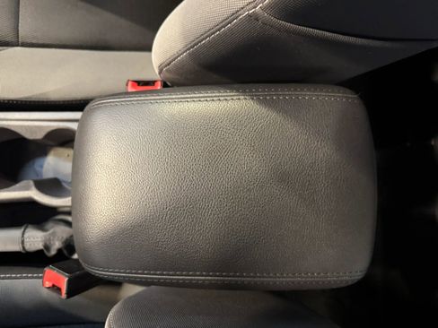 Used 2014 Ford Focus SE FWD image 21