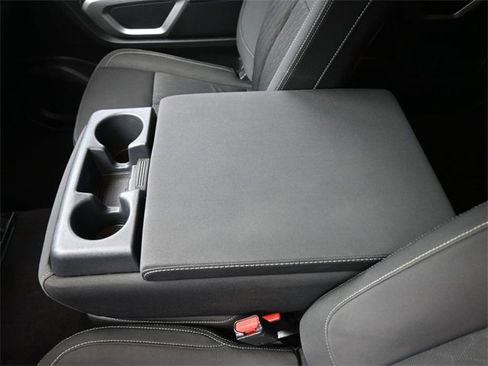 Used 2018 Nissan Titan SV image 32