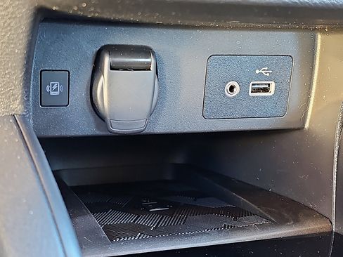 Certified 2025 Nissan Versa SV w/ Trunk Package image 23