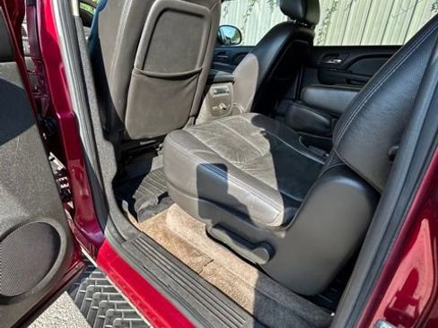 Used 2010 Chevrolet Suburban LT image 11