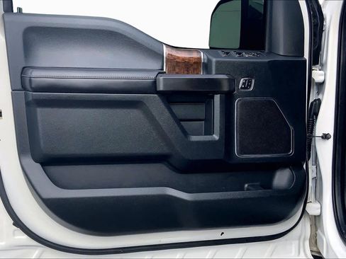 Used 2015 Ford F150 Platinum w/ Technology Package RWD image 18
