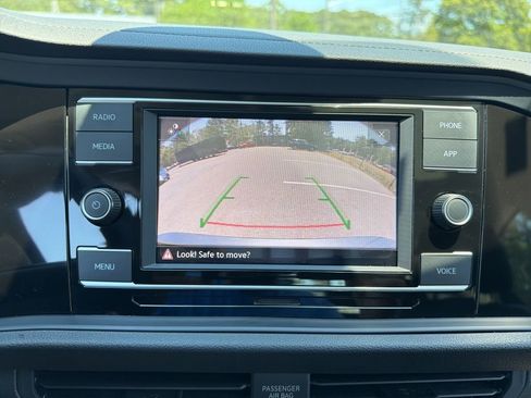 Used 2024 Volkswagen Jetta SE w/ Panoramic Sunroof Package FWD image 11