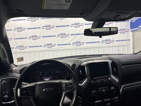 Used 2021 Chevrolet Silverado 1500 LT Trail Boss w/ Convenience Package II AWD/4WD image 2