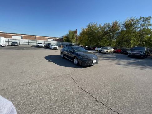 Used 2025 Toyota Camry LE image 15