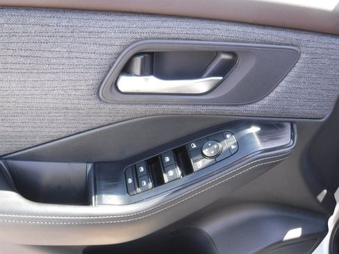 Used 2023 Nissan Rogue SV FWD image 13