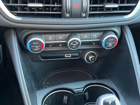 Used 2023 Alfa Romeo Giulia Veloce image 24