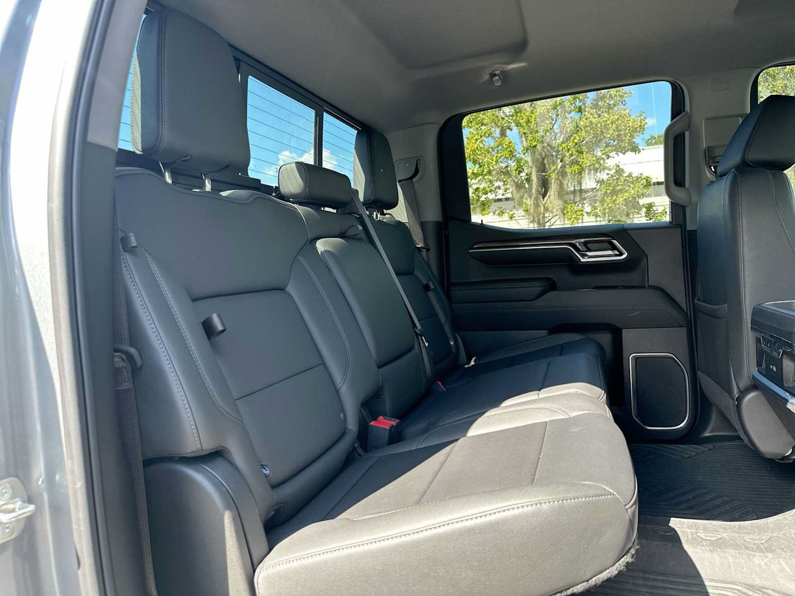 Certified 2024 Chevrolet Silverado 1500 LTZ AWD/4WD image 18