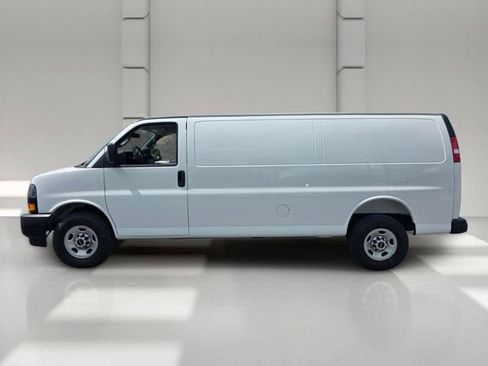 Used 2026 GMC Savana 2500 Extended RWD image 2