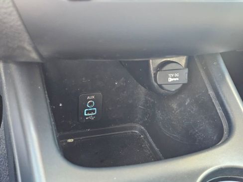 Used 2019 Dodge Journey SE image 35