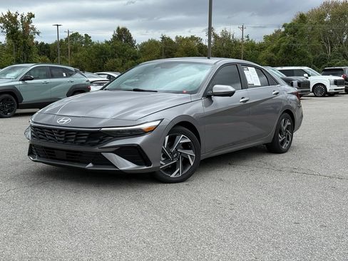Used 2024 Hyundai Elantra Limited FWD image 3